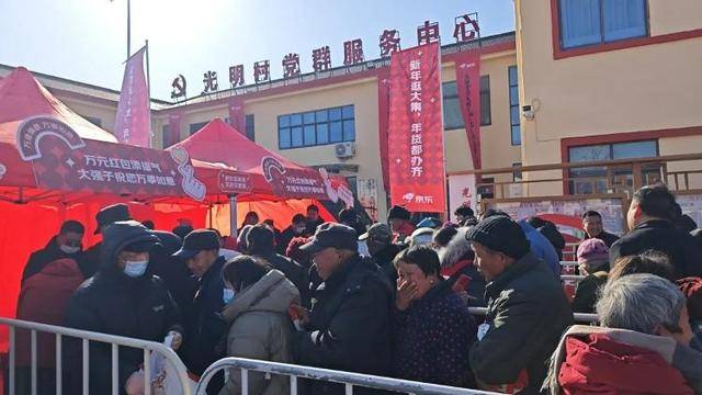 刘强东老家村民“提前过年”：领钱后像做梦似的