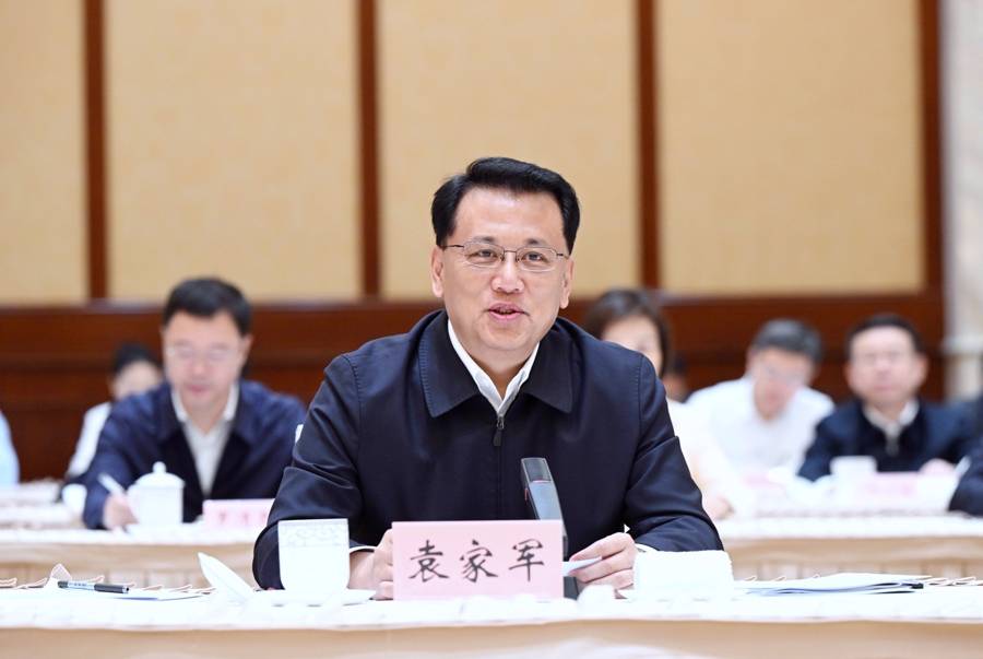 重庆党政代表团在沪考察，陈吉宁龚正与袁家军胡衡华共商两地深化合作工作