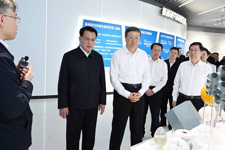 重庆党政代表团在沪考察，陈吉宁龚正与袁家军胡衡华共商两地深化合作工作