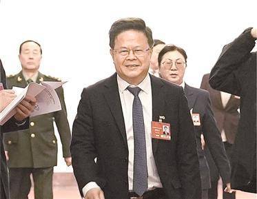 财经要员现身人民大会堂