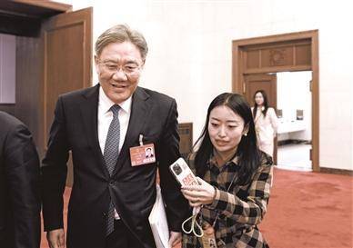 财经要员现身人民大会堂