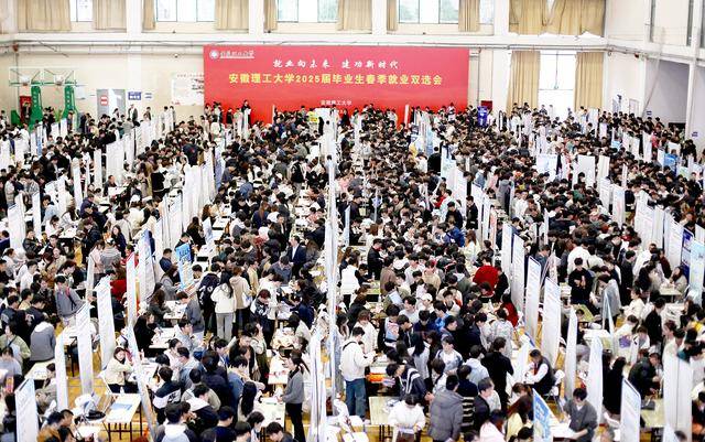 “绣花功夫”密织就业服务网