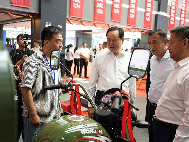 跨境电商助力“偃师制造”——阿拉山口-偃师区跨境电商出口商品展览会开幕